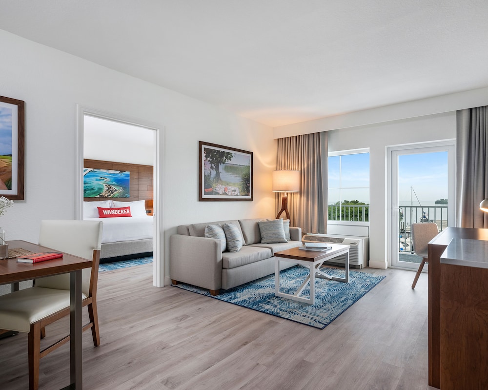 Compass Hotel Anna Maria Sound by Margaritaville 32/40