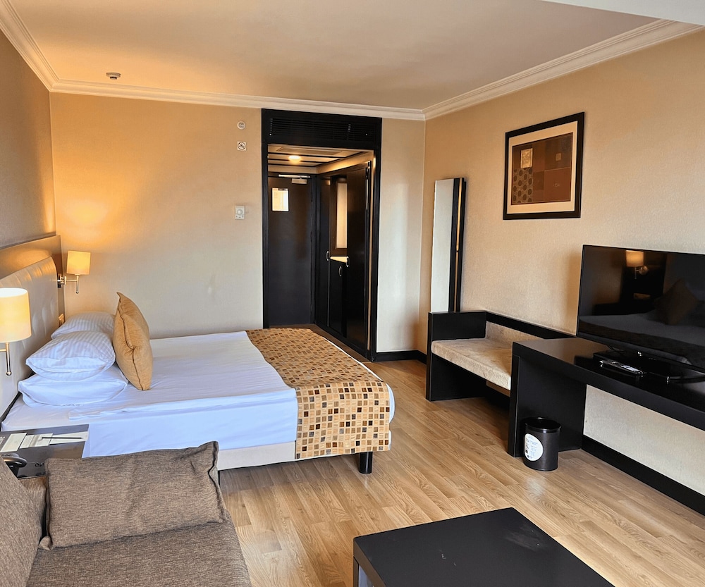 DELUXE, DOUBLE BED, CITY VIEW