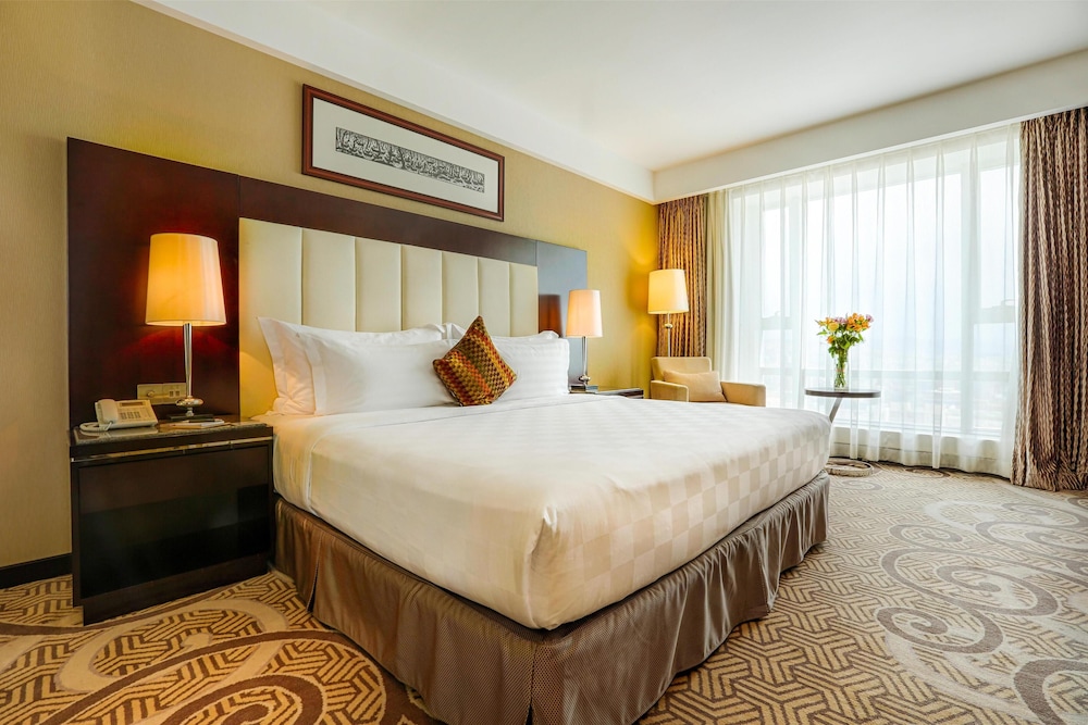 Suite, King Bed, City View, Smoking