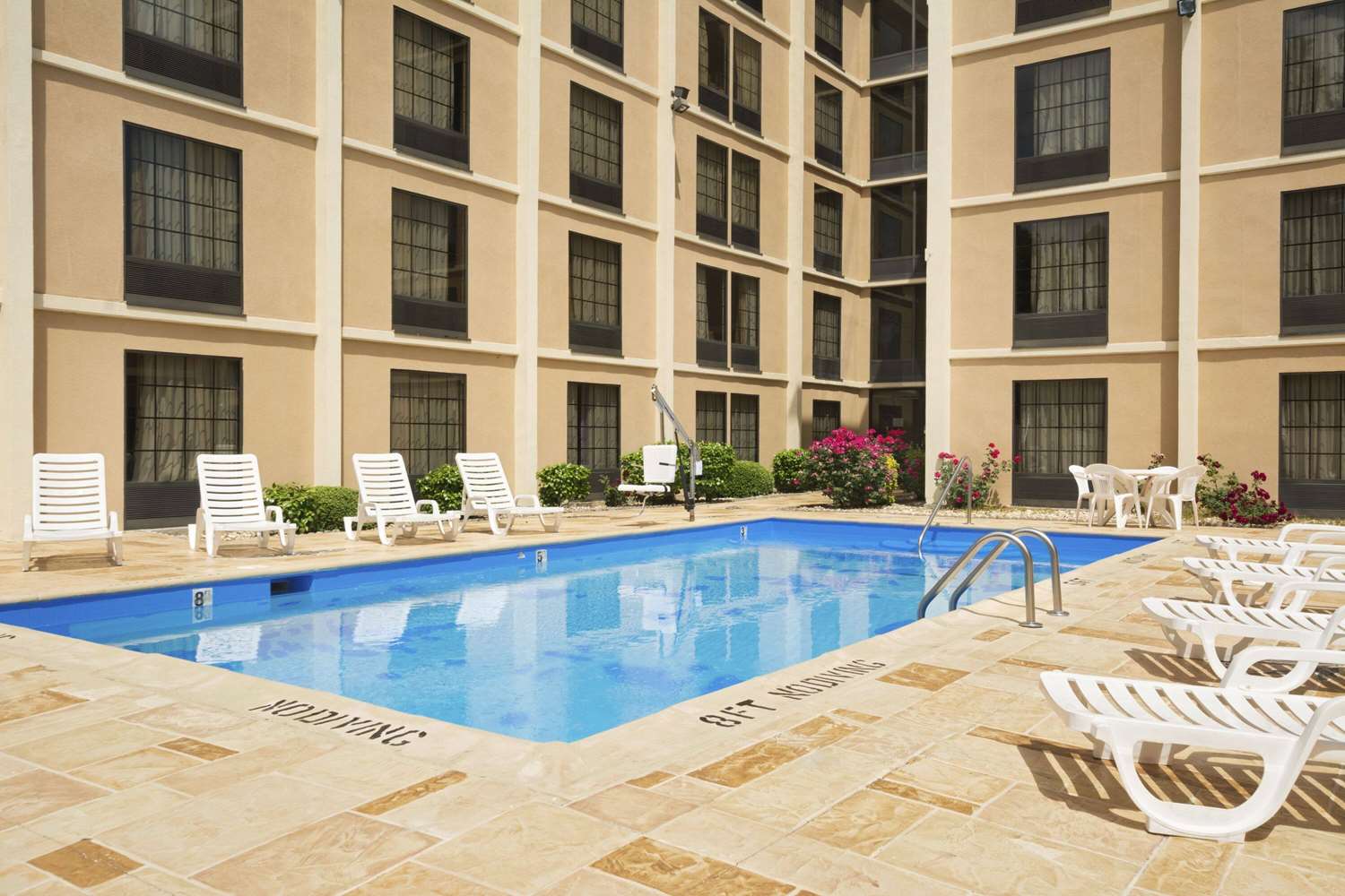 Days Inn by Wyndham Rome Downtown 18/19