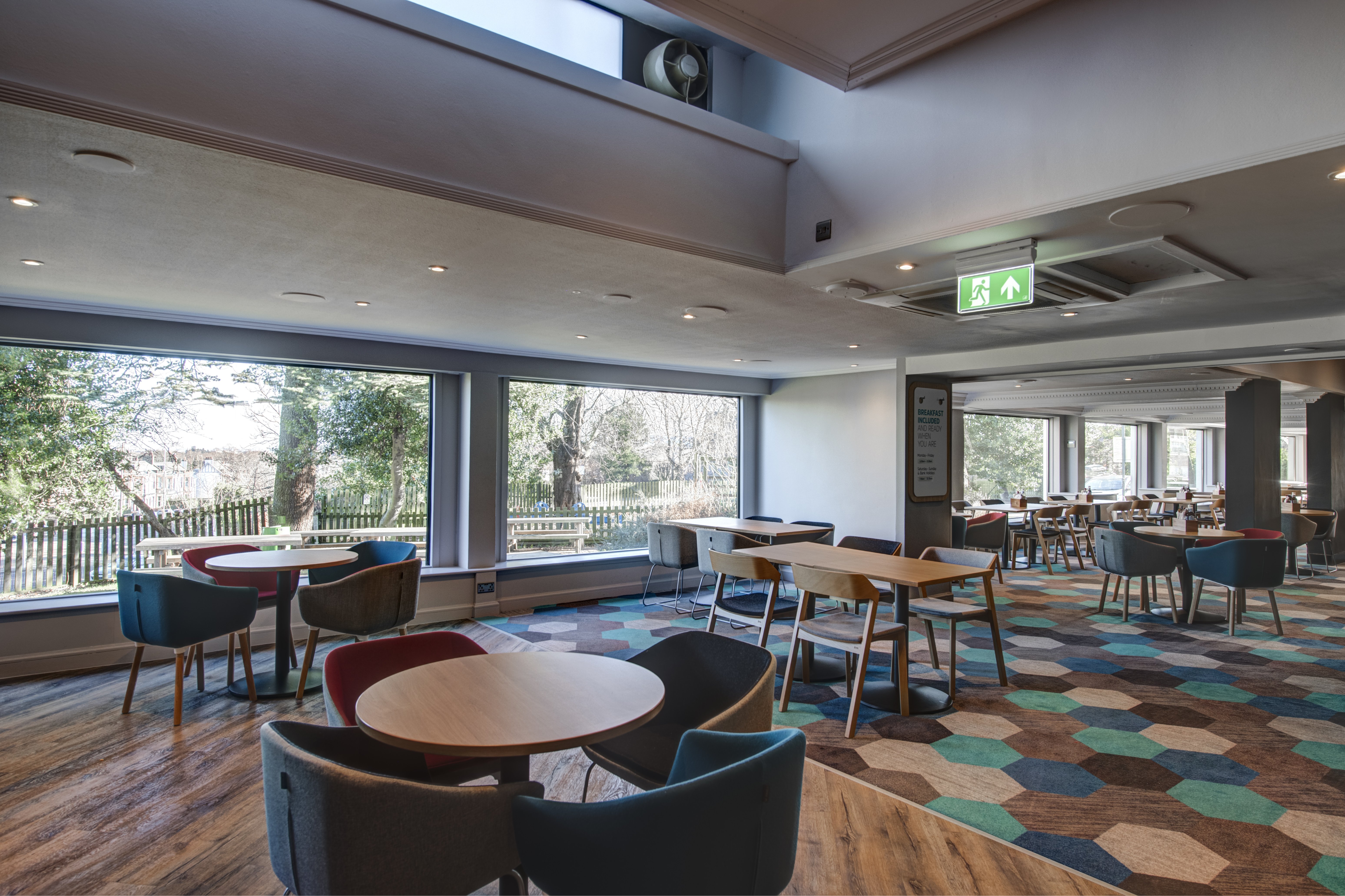 Holiday Inn Express Edinburgh City West 32/52