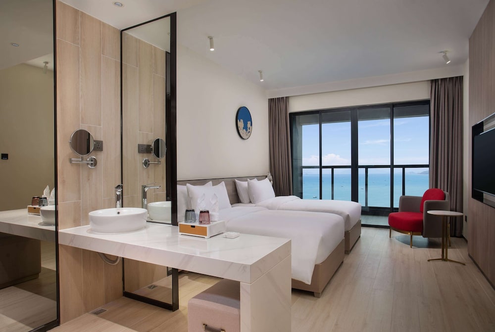 DELUXE, TWIN BEDS, SEA VIEW