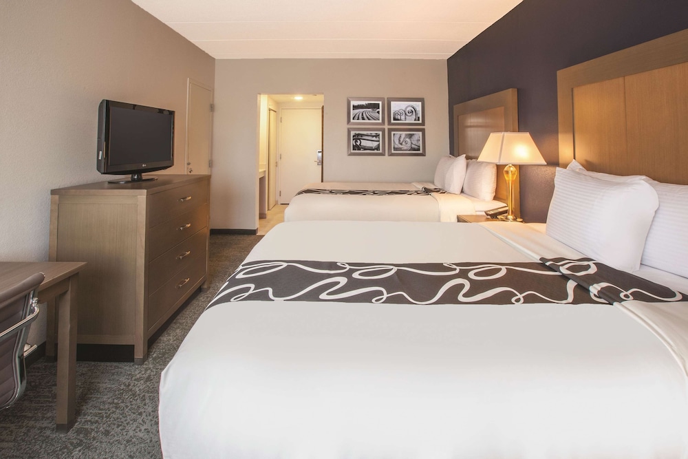 La Quinta Inn & Suites by Wyndham Philadelphia Airport 15/49
