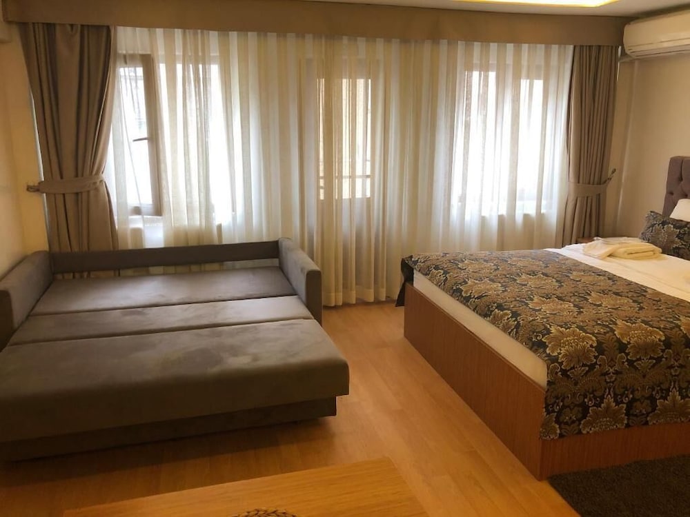 Aiza Suites 24/53