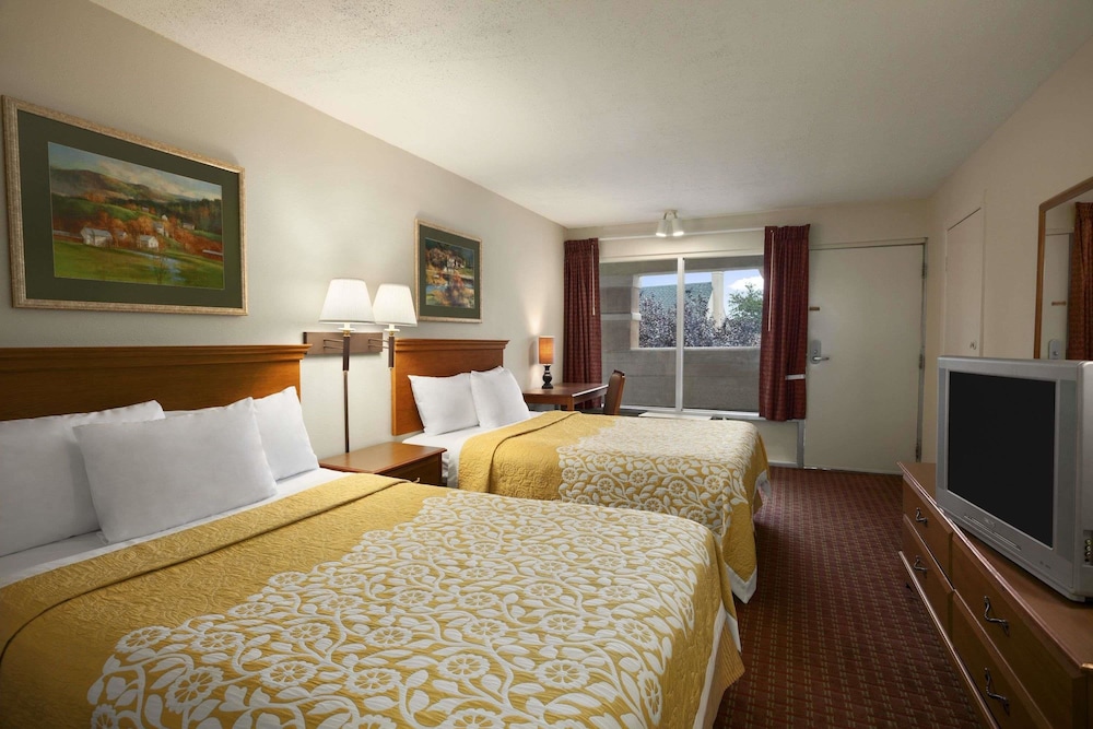 Days Inn By Wyndham Alexandria 5/19