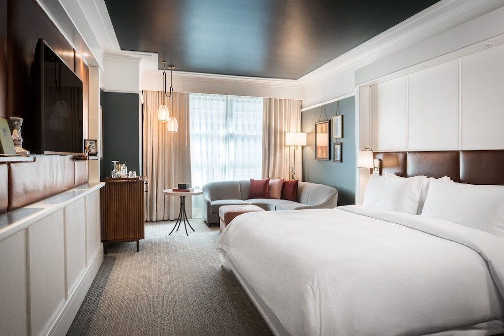 SUPERIOR, KING BED