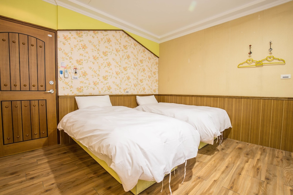 N. Castle Hotel 16/41