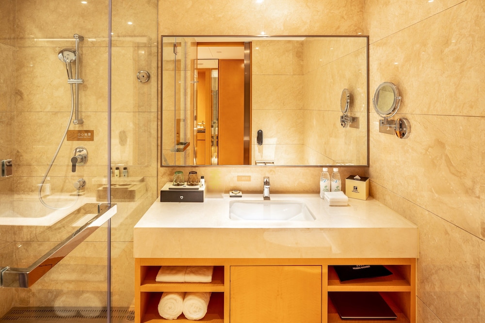 Holiday Inn Neijiang Riverside 16/81