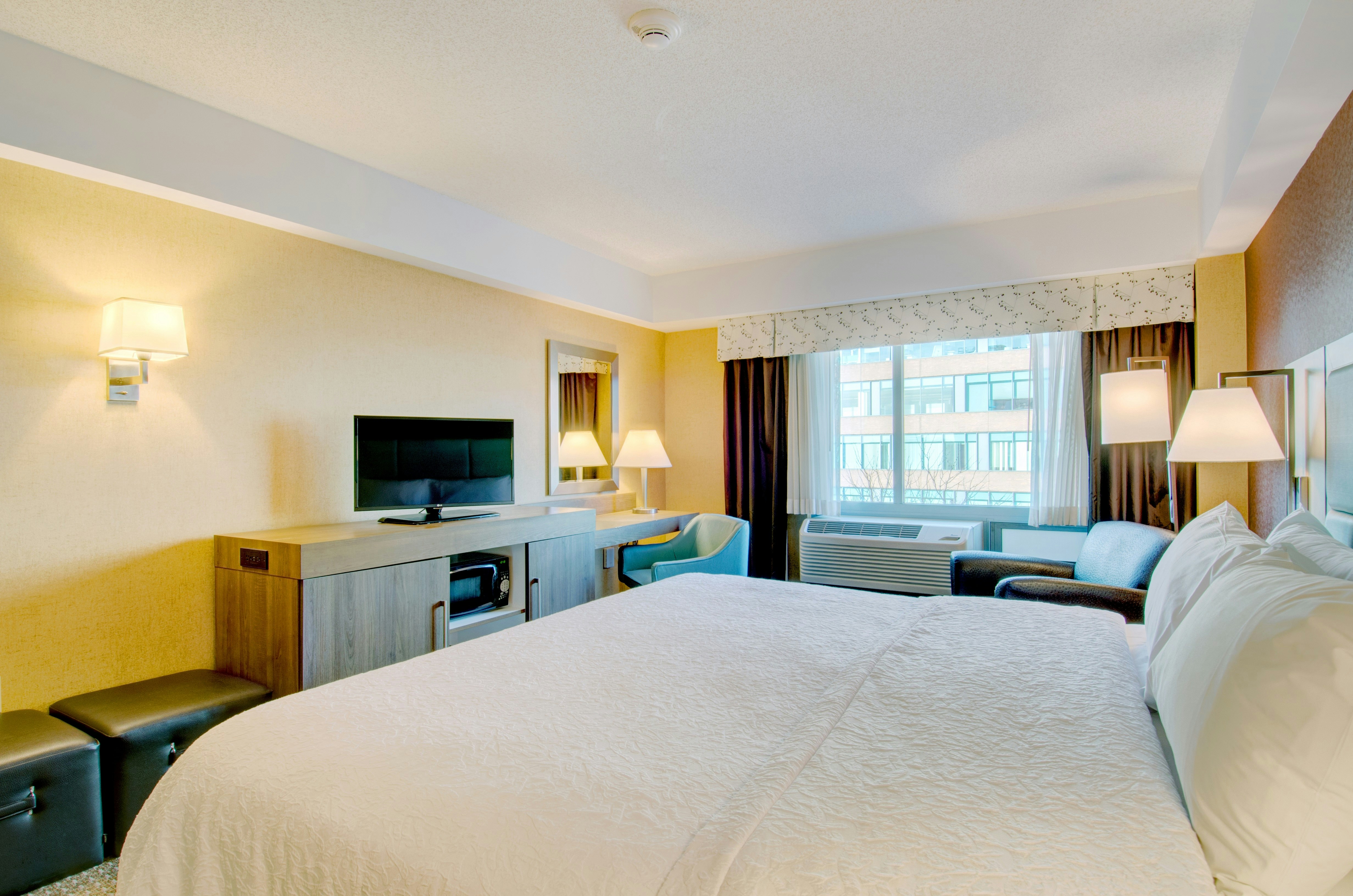 ROOM, KING BED