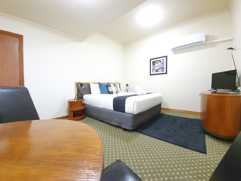 Bell Motel 14/33