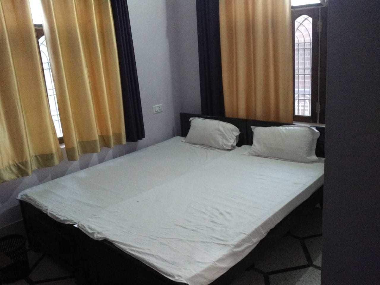 DELUXE, DOUBLE BED
