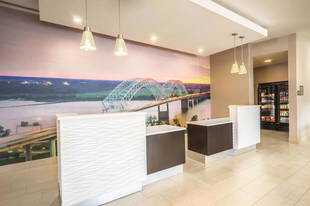 La Quinta Inn & Suites by Wyndham Memphis Downtown 7/36