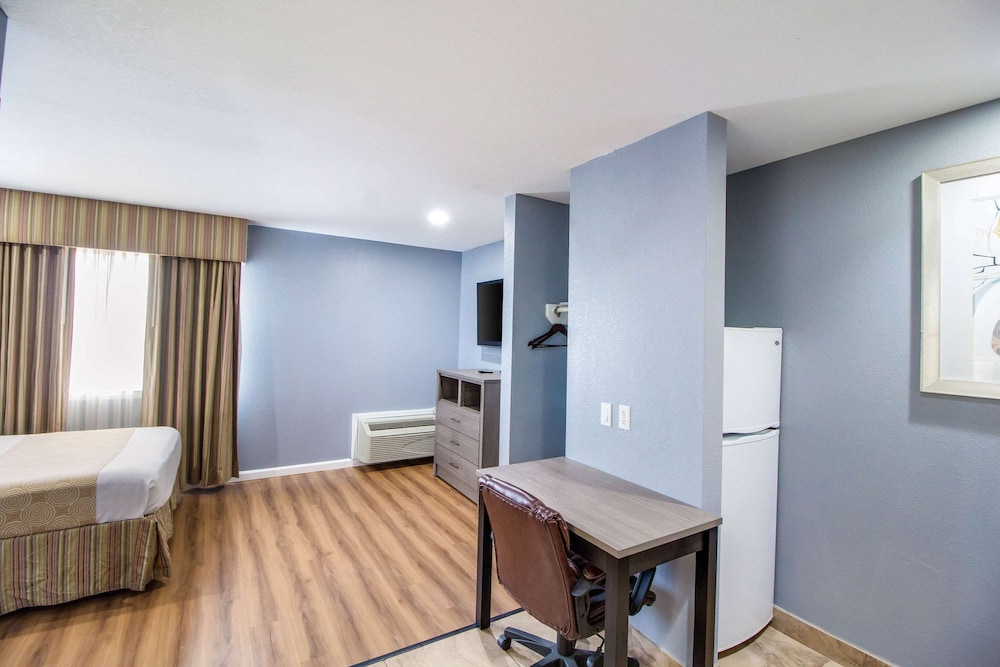 Rodeway Inn & Suites Port Arthur - Groves 18/23
