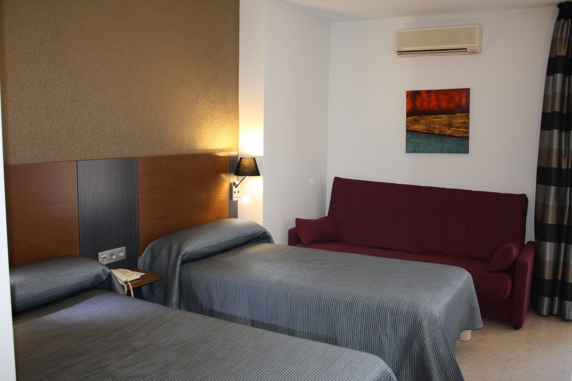 ROOM, TRIPLE