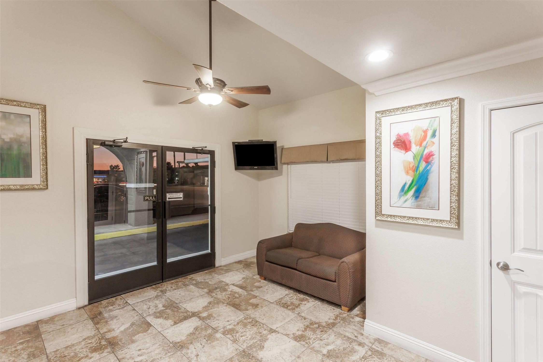 Travelodge by Wyndham Hemet CA 2/5