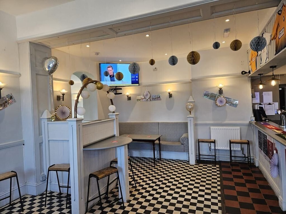 The Midland Hotel & Bar 33/44
