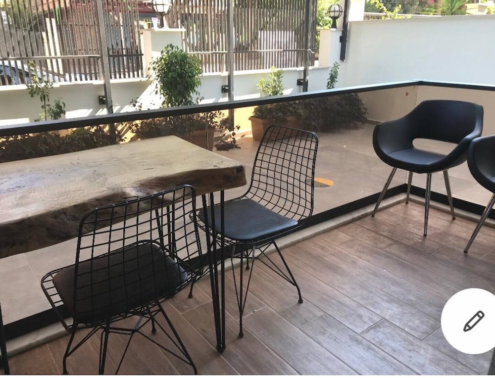 Sun Suites 22/41