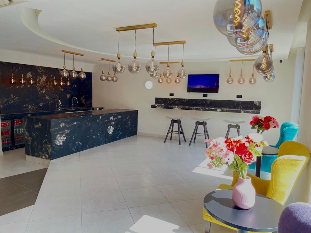 Axiom Park Hotel 7/50