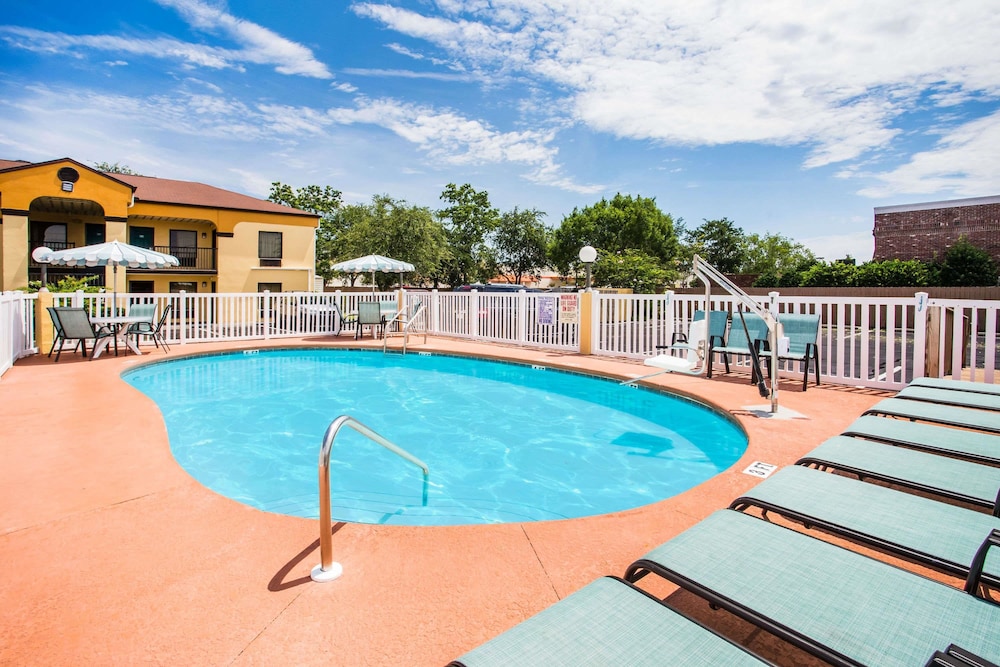 Howard Johnson by Wyndham Panama City 11/15