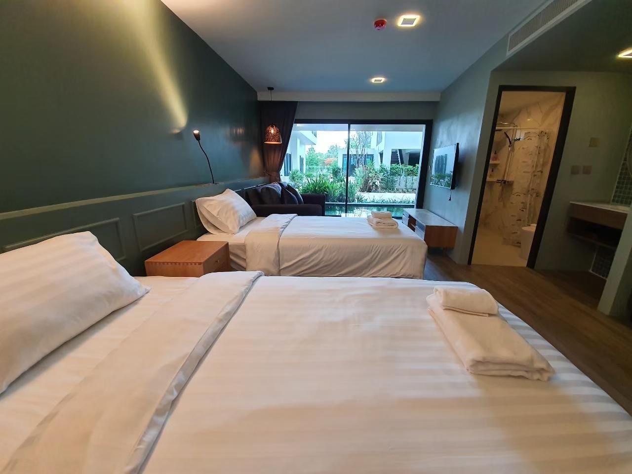 Room, Pool Access