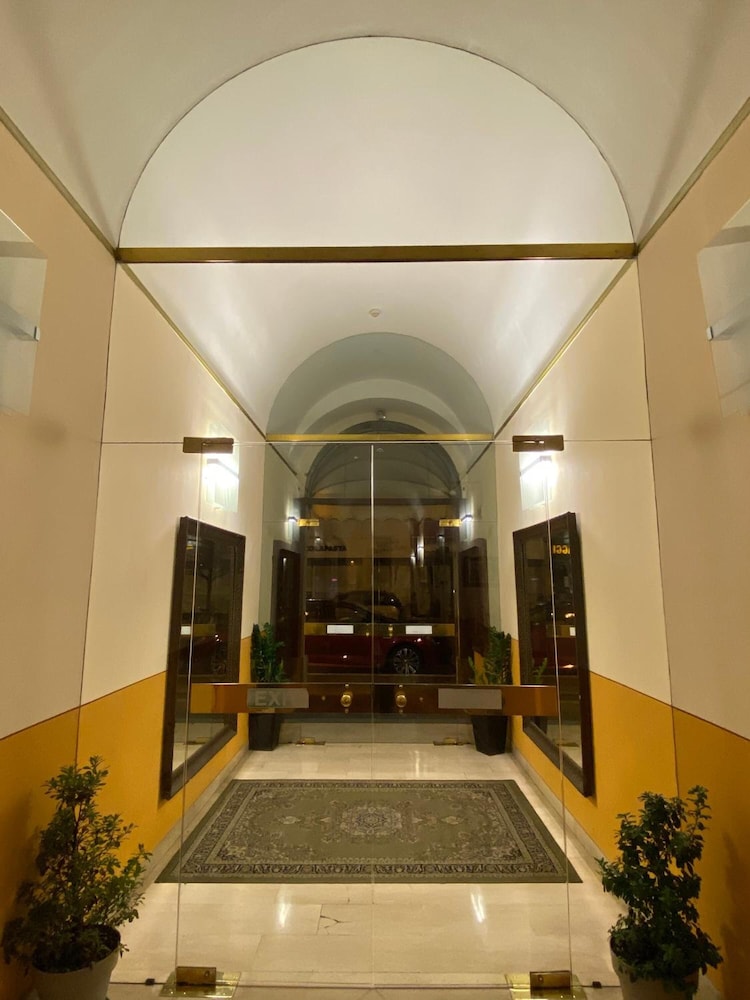 Vogue Hotel 43/70