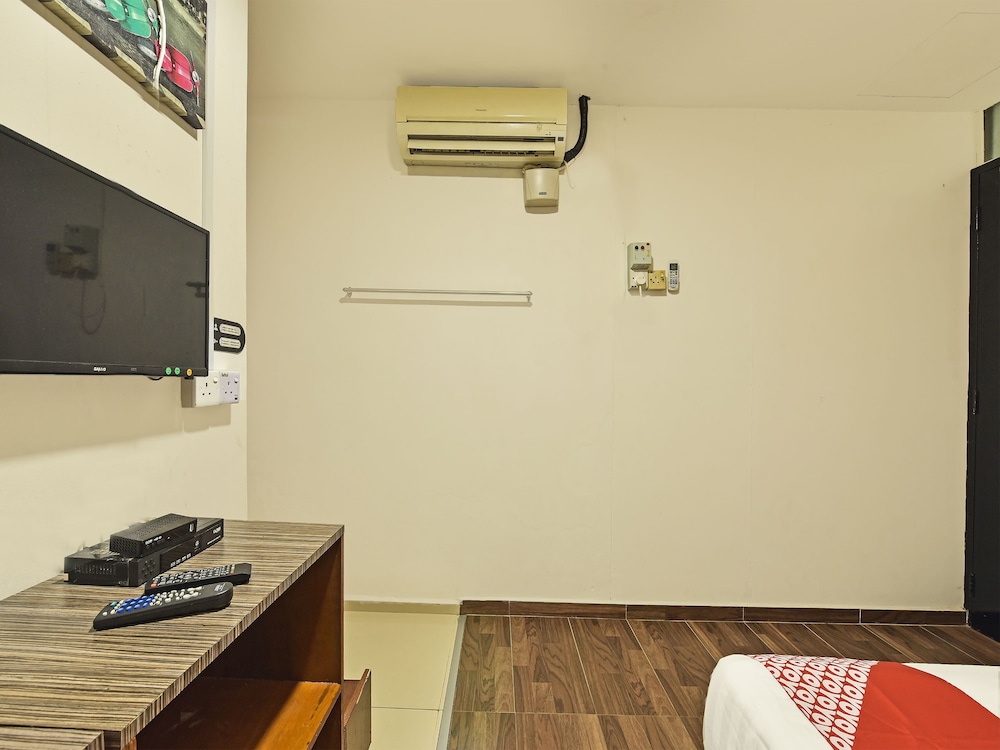 Hotel O Mini Indah 32/32