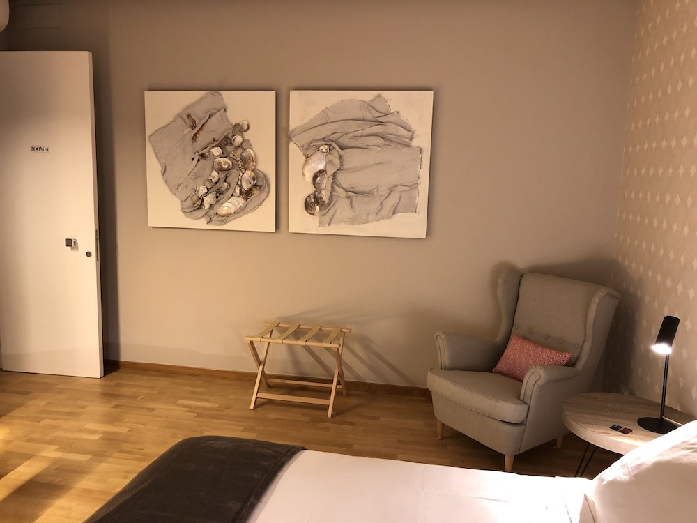 200 Rooms And Terrace 35/54