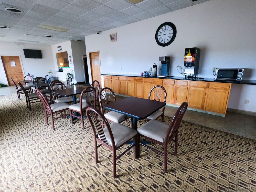 Americas Best Value Inn Salina 20/28