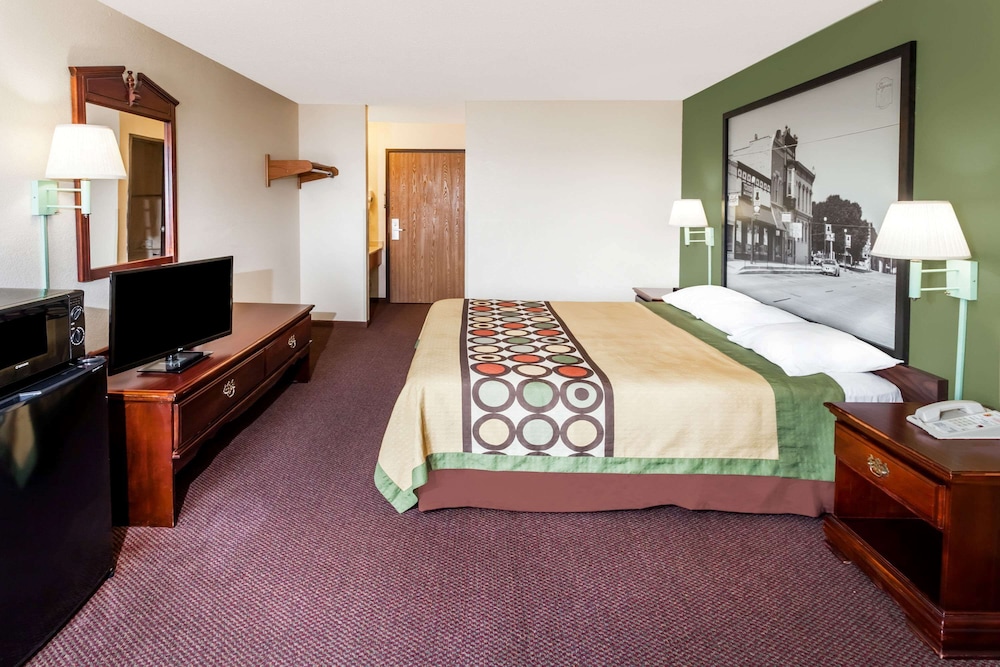 Super 8 by Wyndham Lincoln IL 7/44