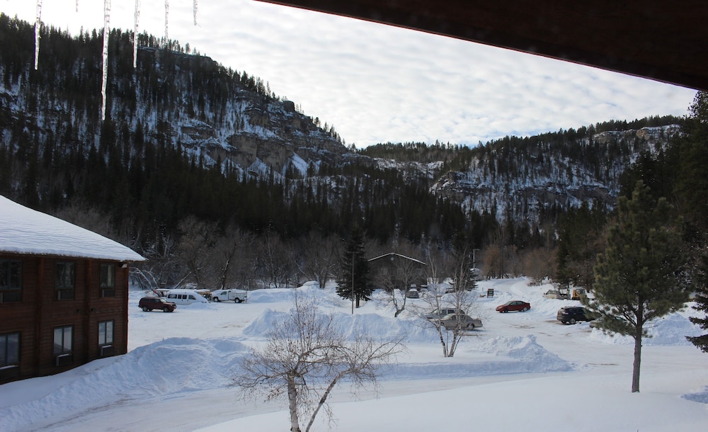 Spearfish Canyon Lodge 6/75