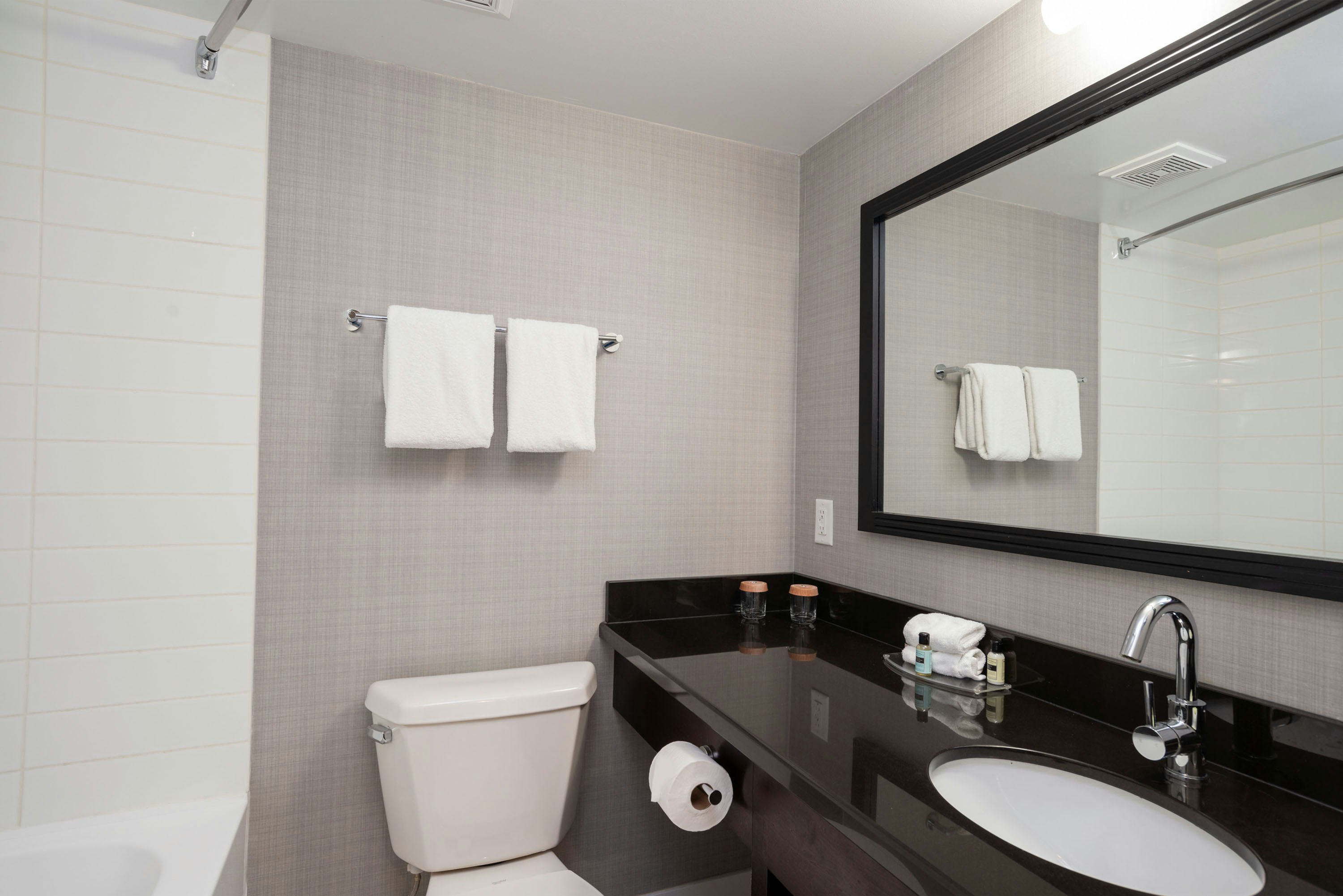 Standard Room, 1 King Bed, Selkirk، Sandman Hotel Revelstoke 4/4