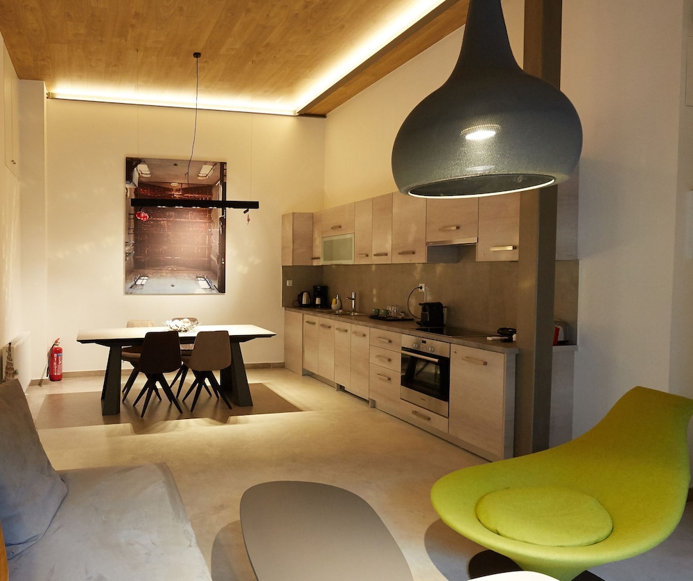 Athenian Residences 30/50
