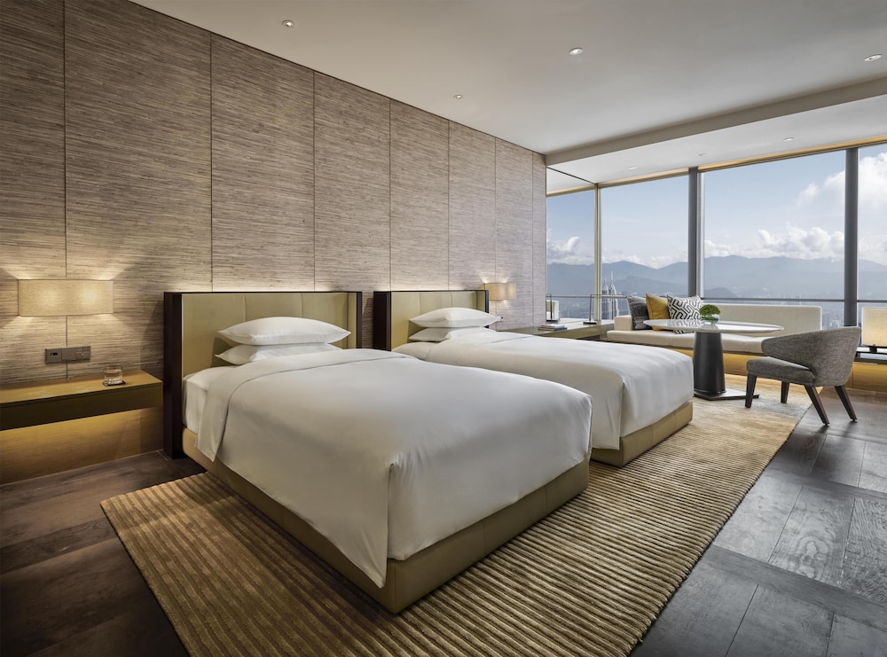 Tower, Twin Beds