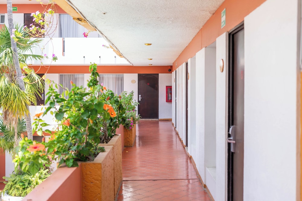 Azteca Inn Hotel 23/62
