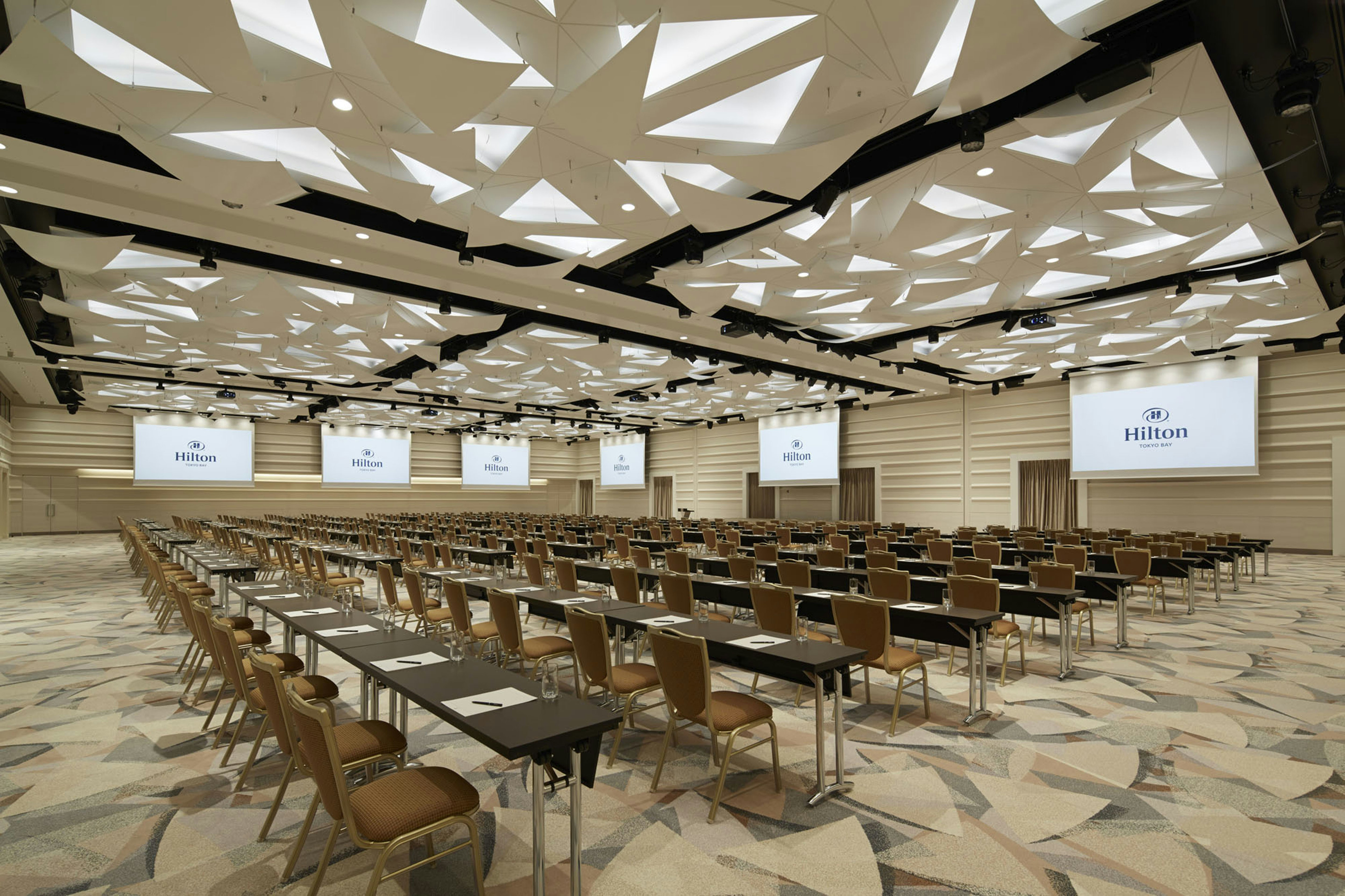 Hilton Tokyo Bay 63/76