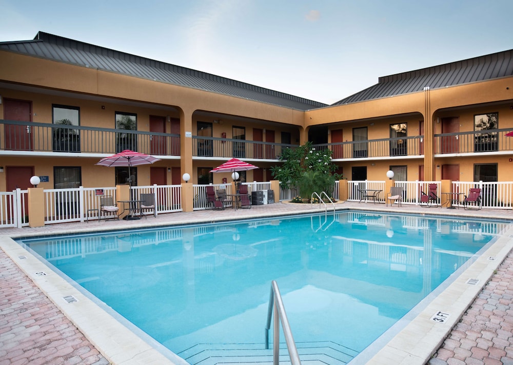 SureStay Hotel by Best Western St. Pete Clearwater Airport 13/43