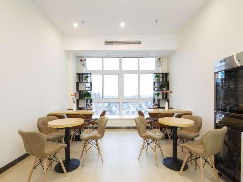 7 Days Premium (Chongqing Liangping People's Square Center) 18/35