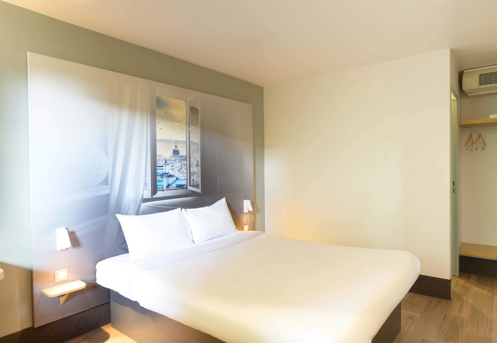 ROOM, DOUBLE BED