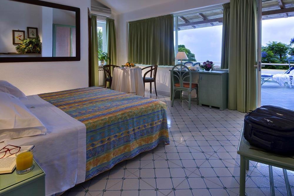HOTEL CARLO MAGNO 9/37