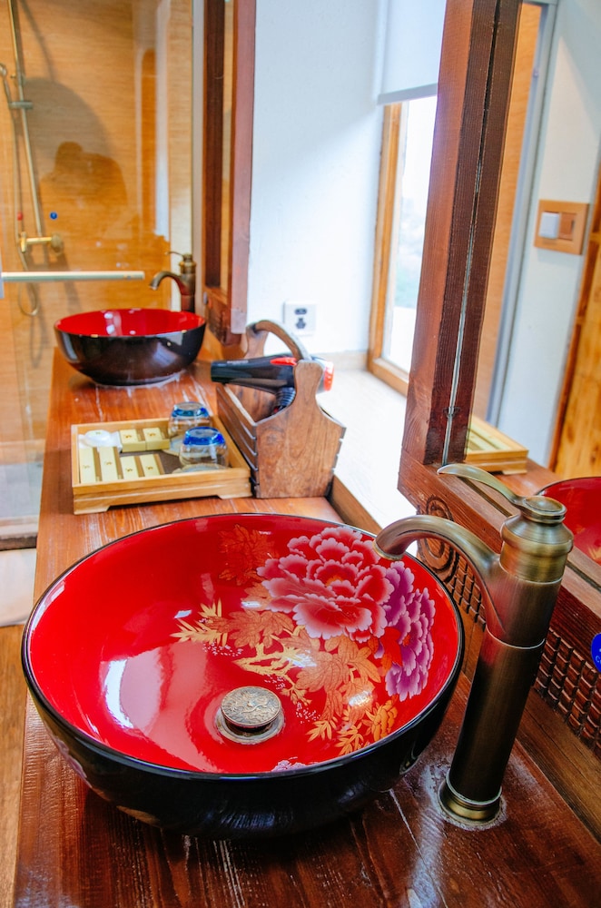 E-Outfitting Boutique Hotel Shangri-La 55/66