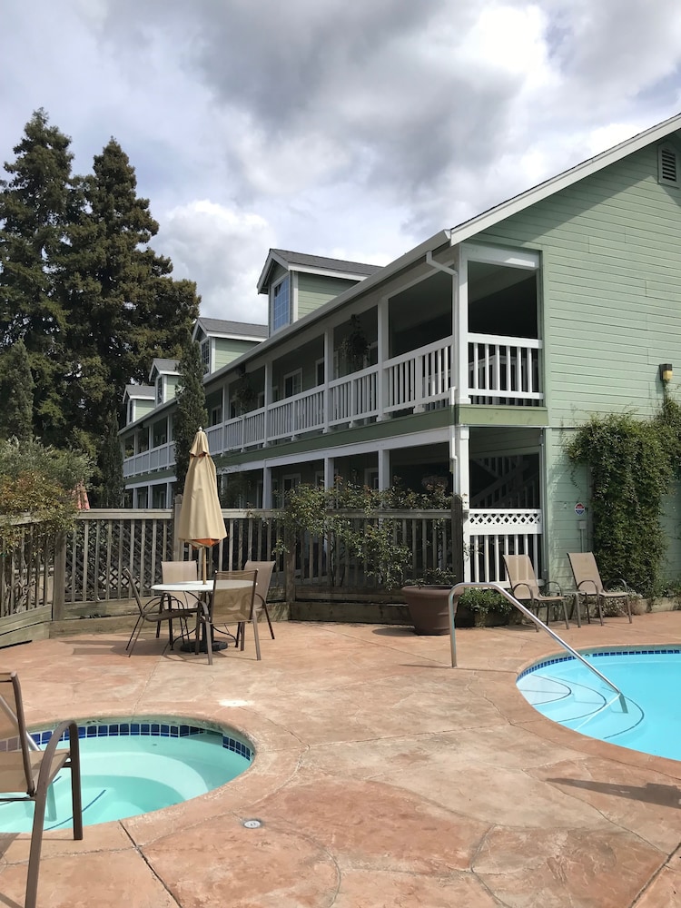 The Inn at Baechtel Creek 1/37