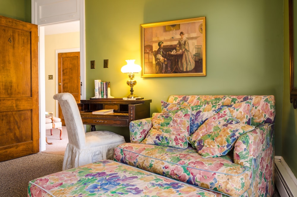 Carisbrooke Inn 42/53