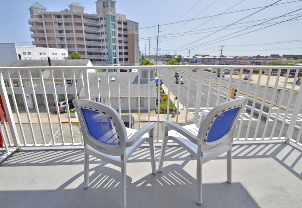 Coastal Palms Inn &amp; Suites 44/50