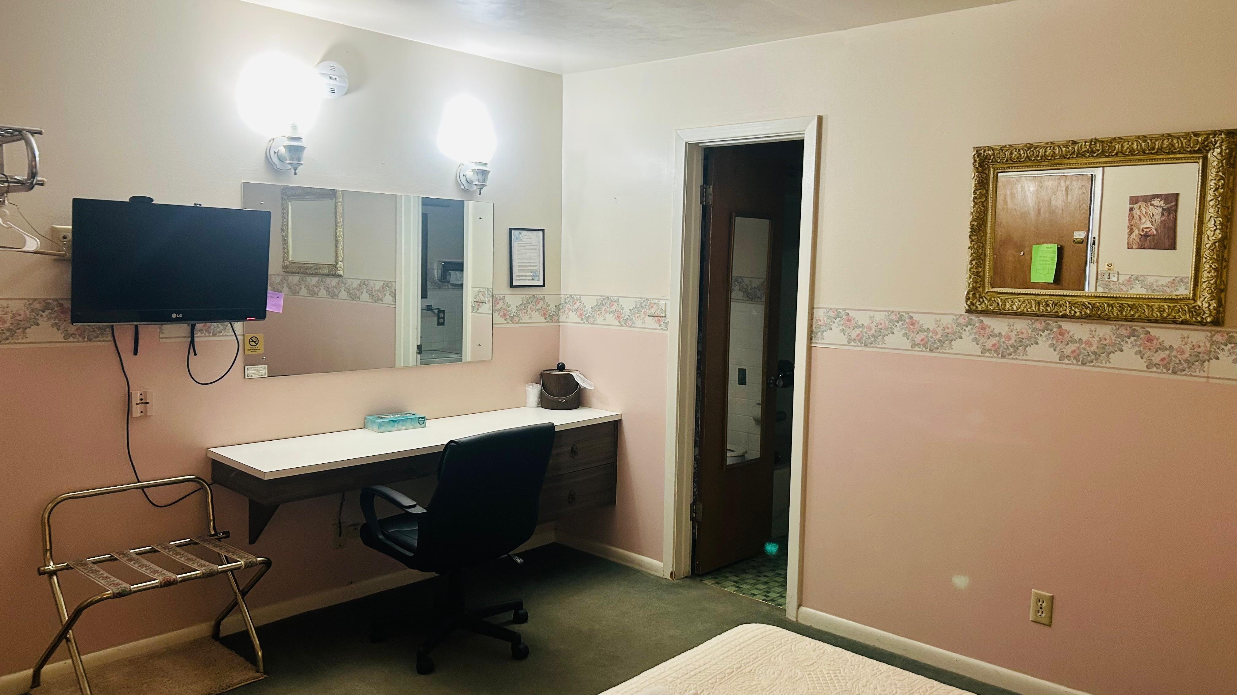 Victorian Inn Motel & Suites 30/48