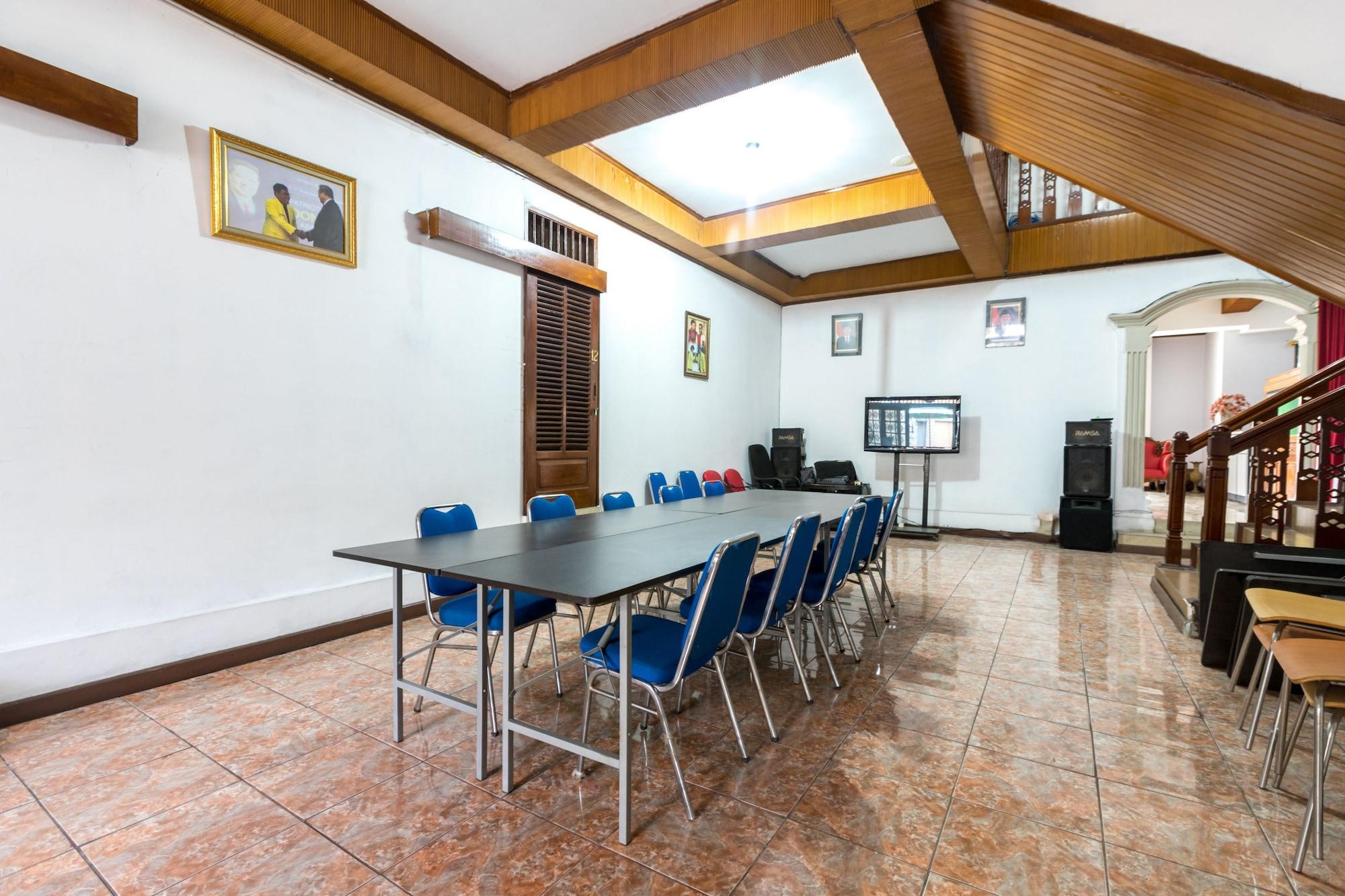 OYO 1421 Kasmaran Guest House Syariah 22/32