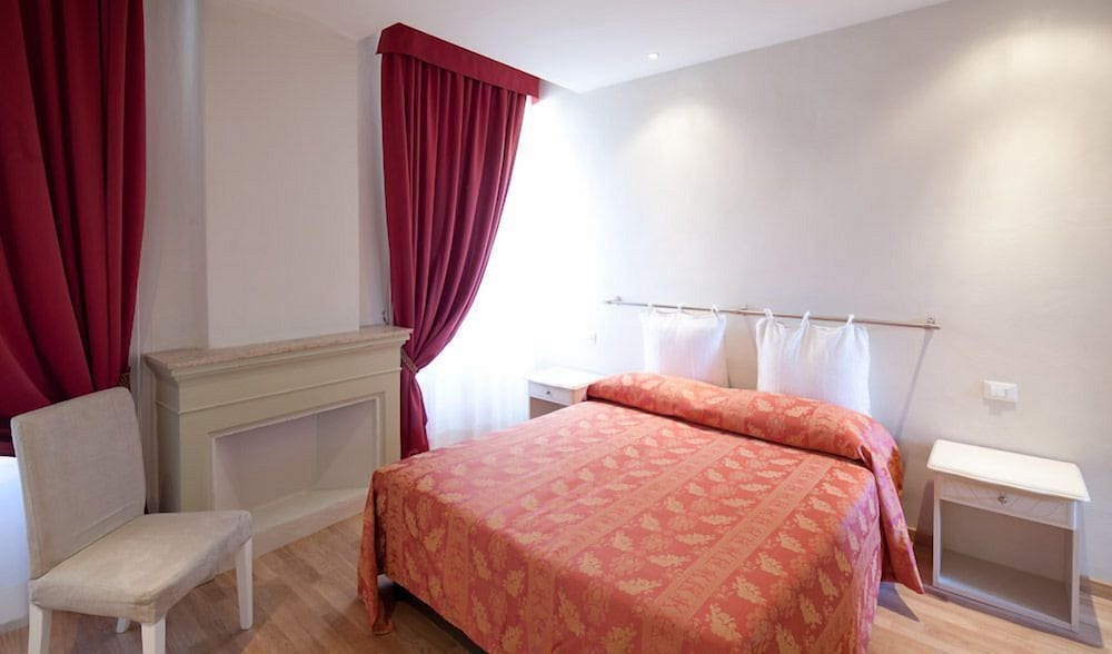 غرفة رباعية، Honey Rooms 10/10