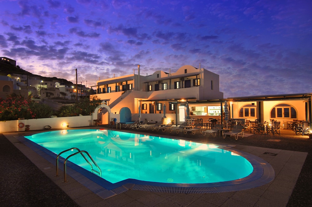Thira S Dolphin Hotel 64/72