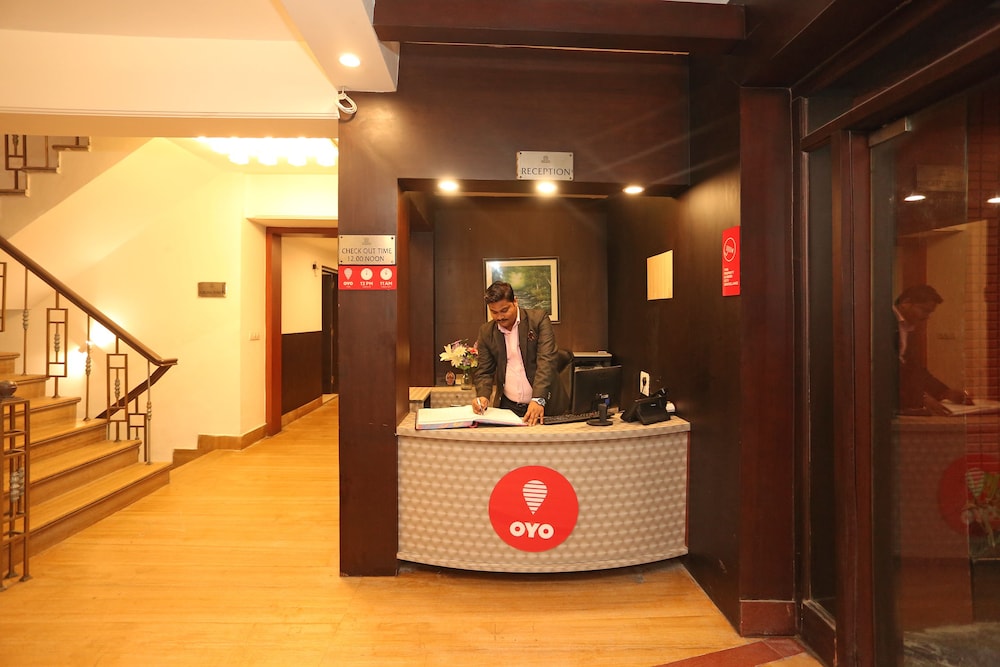 Oyo 11451 Hotel Auston 1/16