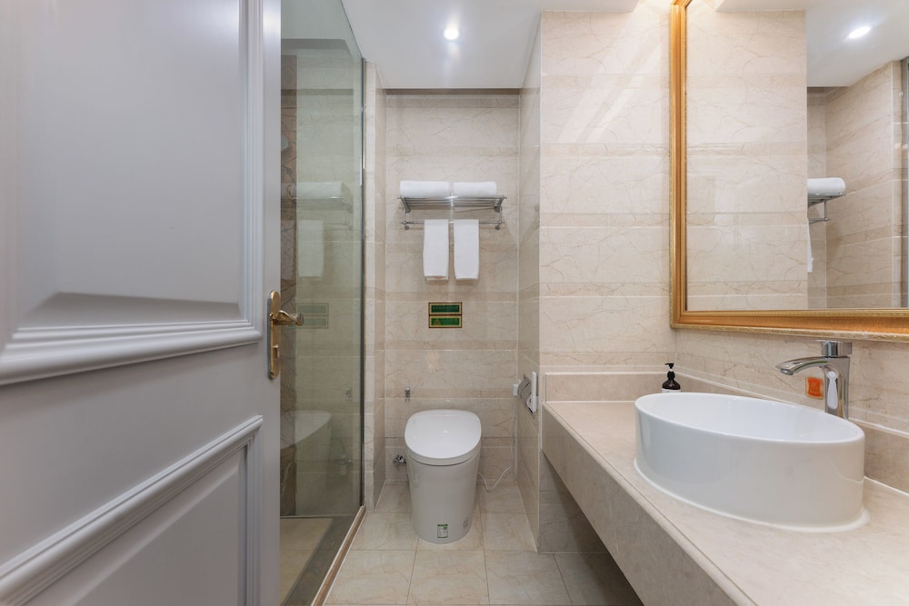 Vienna International Hotel (Shanghai Pudong International Airport Branch) 43/49