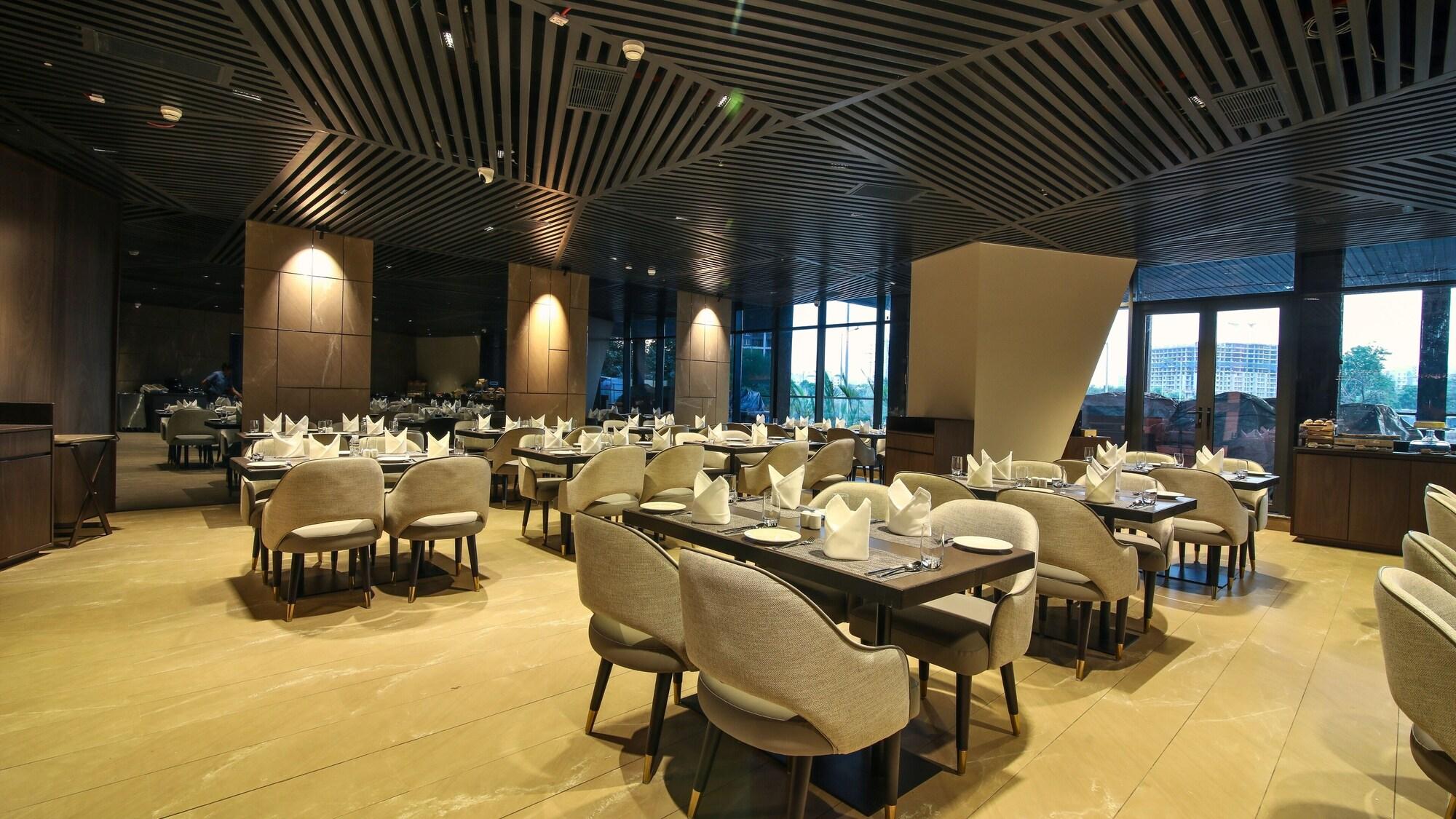 Essentia Premier Hotel Pune 20/29